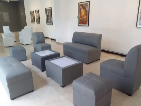 Sala Lounge Blanca Completa (Sillón Love, Banca Doble, Individuales, Taburetes y Mesa)